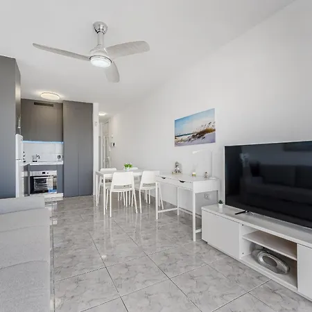 New In Cristianos Renovated With Ac, Steps From Playa Vistas * Arona (Tenerife)