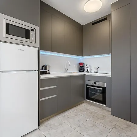 Lejlighed New In Cristianos Renovated With Ac, Steps From Playa Vistas *