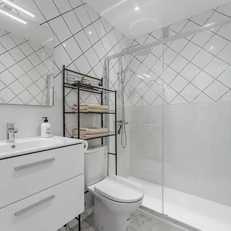 New In Cristianos Renovated With Ac, Steps From Playa Vistas Arona (Tenerife)